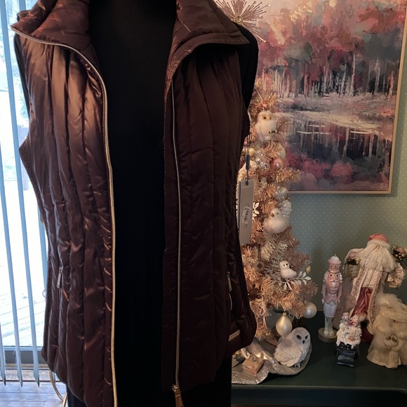 Calvin Klein Performance Down Puffer Vest Size Medium Dark Burgundy NWT - Picture 2 of 10